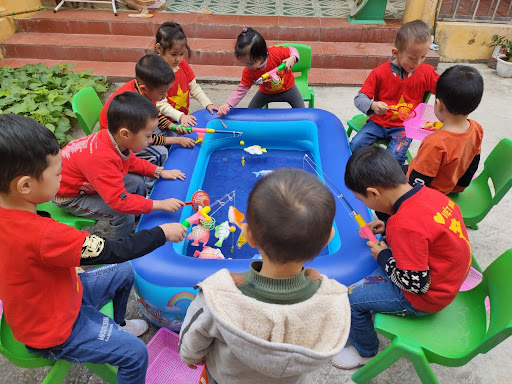 Đồ chơi tặng sinh nhật bé trai ngoài trời